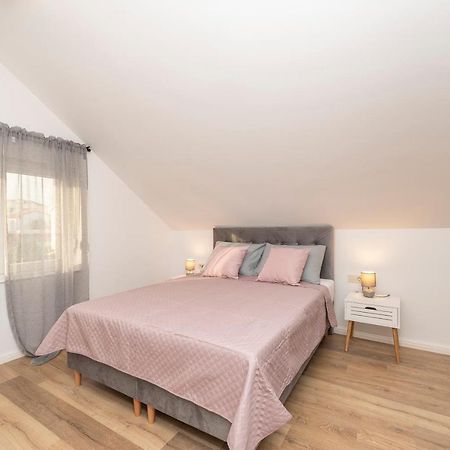 Villa Eni Apartments 1 Mandre Ngoại thất bức ảnh