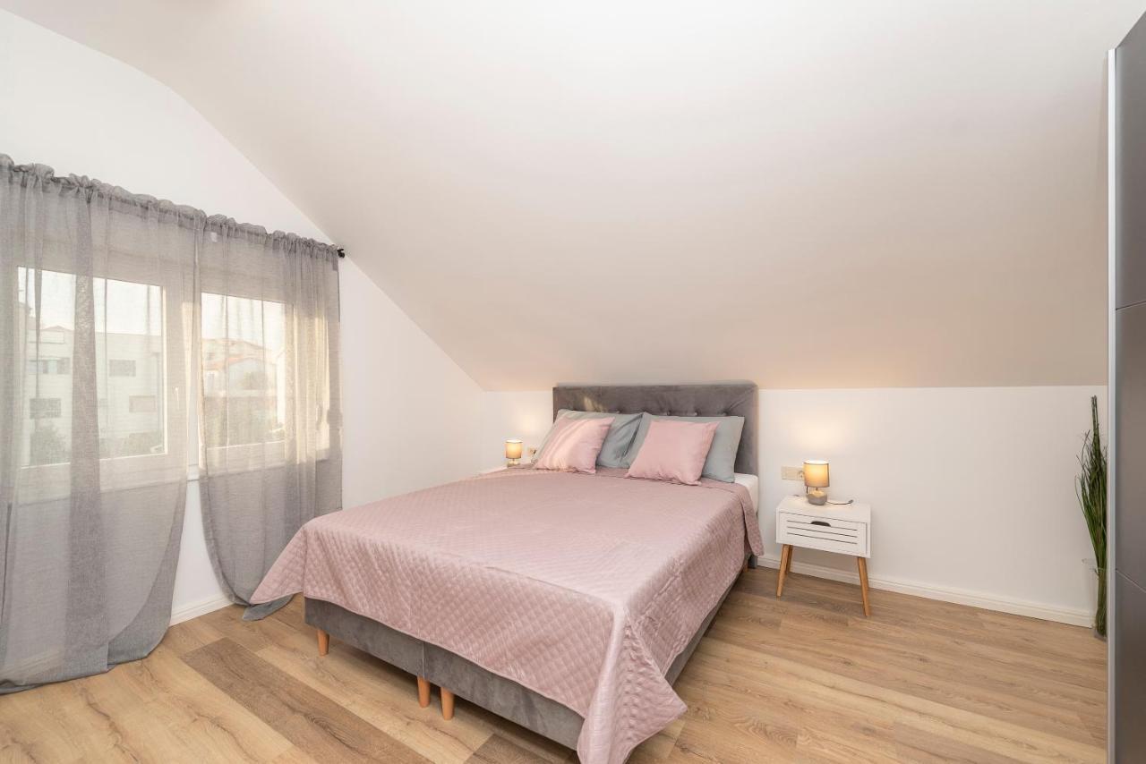 Villa Eni Apartments 1 Mandre Ngoại thất bức ảnh