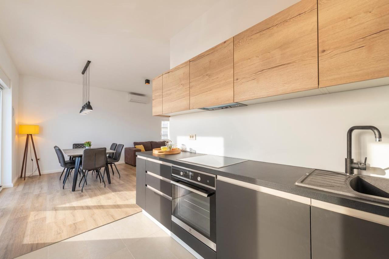 Villa Eni Apartments 1 Mandre Ngoại thất bức ảnh